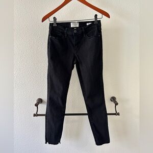 Frame Le Skinny de Jeanne in Black